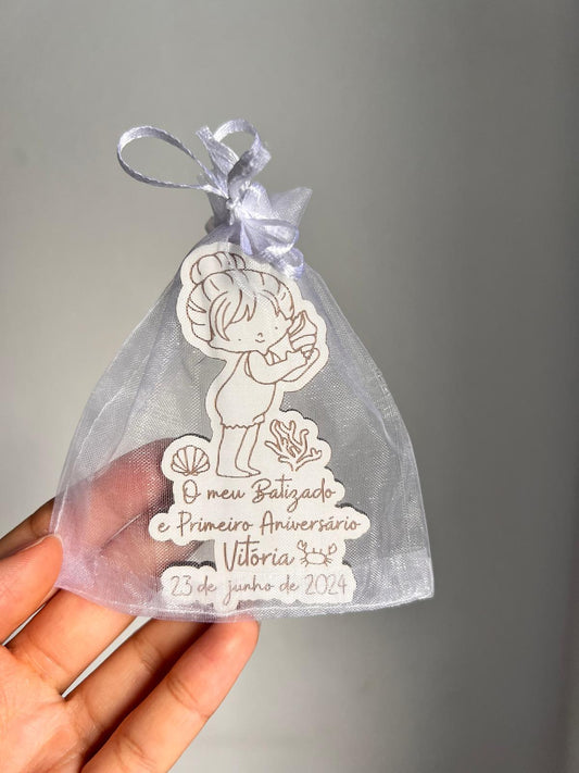 Lembrança de batizado / 1º aniversario em formato de menina com tema do mar