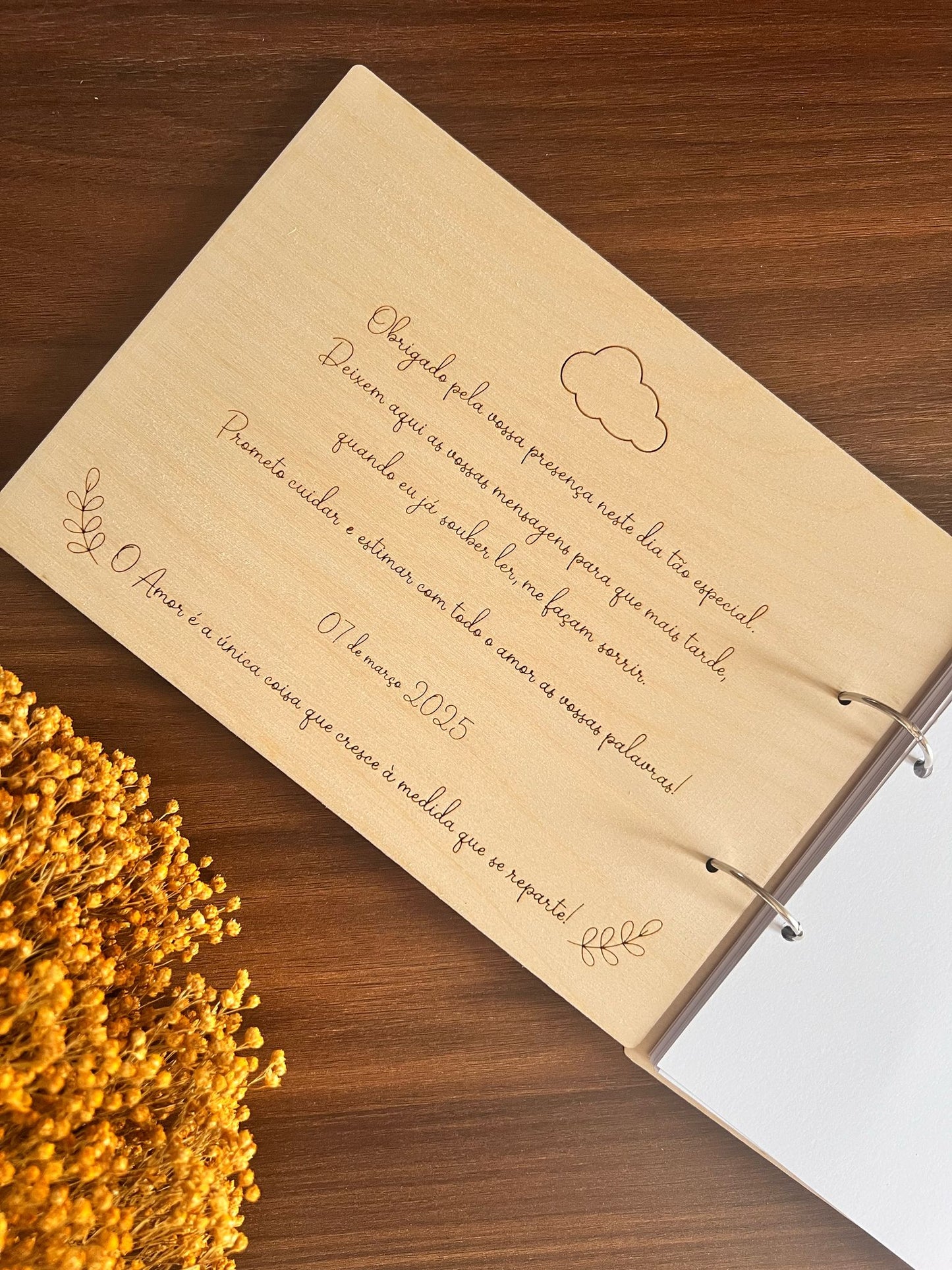 Livro de Honra e memórias personalizado em madeira - Modelo Nuvem