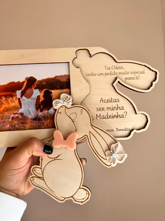 Convite para padrinhos / Moldura destacável em formato de coelho