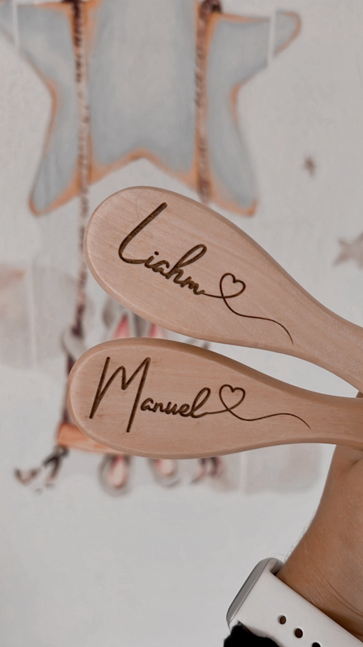 Escova de madeira personalizada para bebé com nome gravado e cerdas suaves