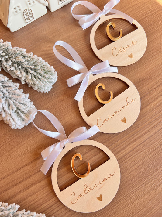 Ornamento de Natal com inicial e nome