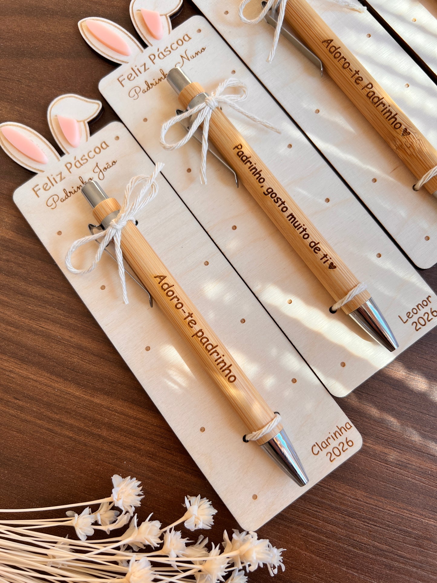Lembrança / Caneta em Madeira e Bambu | Presente para Padrinhos, Avós e Família | Caneta Gravada com Nome
