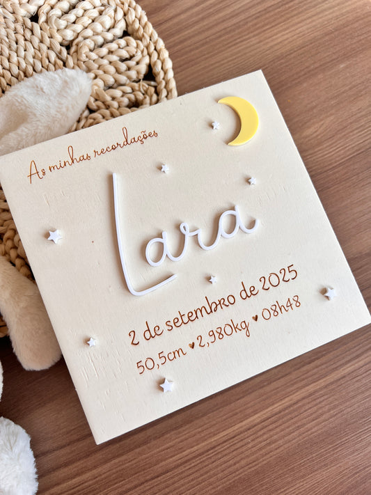Caixa de memórias para bebé em madeira personalizada com nome e estrelas gravada a laser