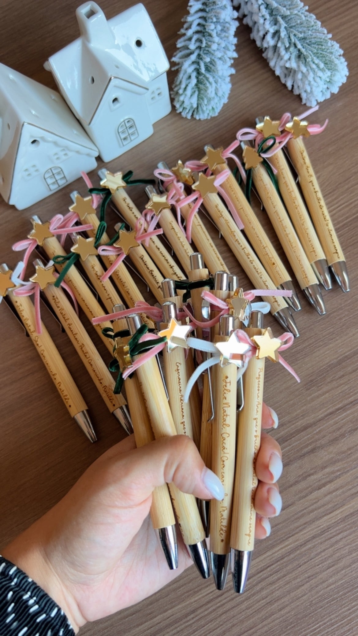 Caneta ou Lápis de Bambu Personalizado | Presente de Natal para Educadoras, Auxiliares e Professoras