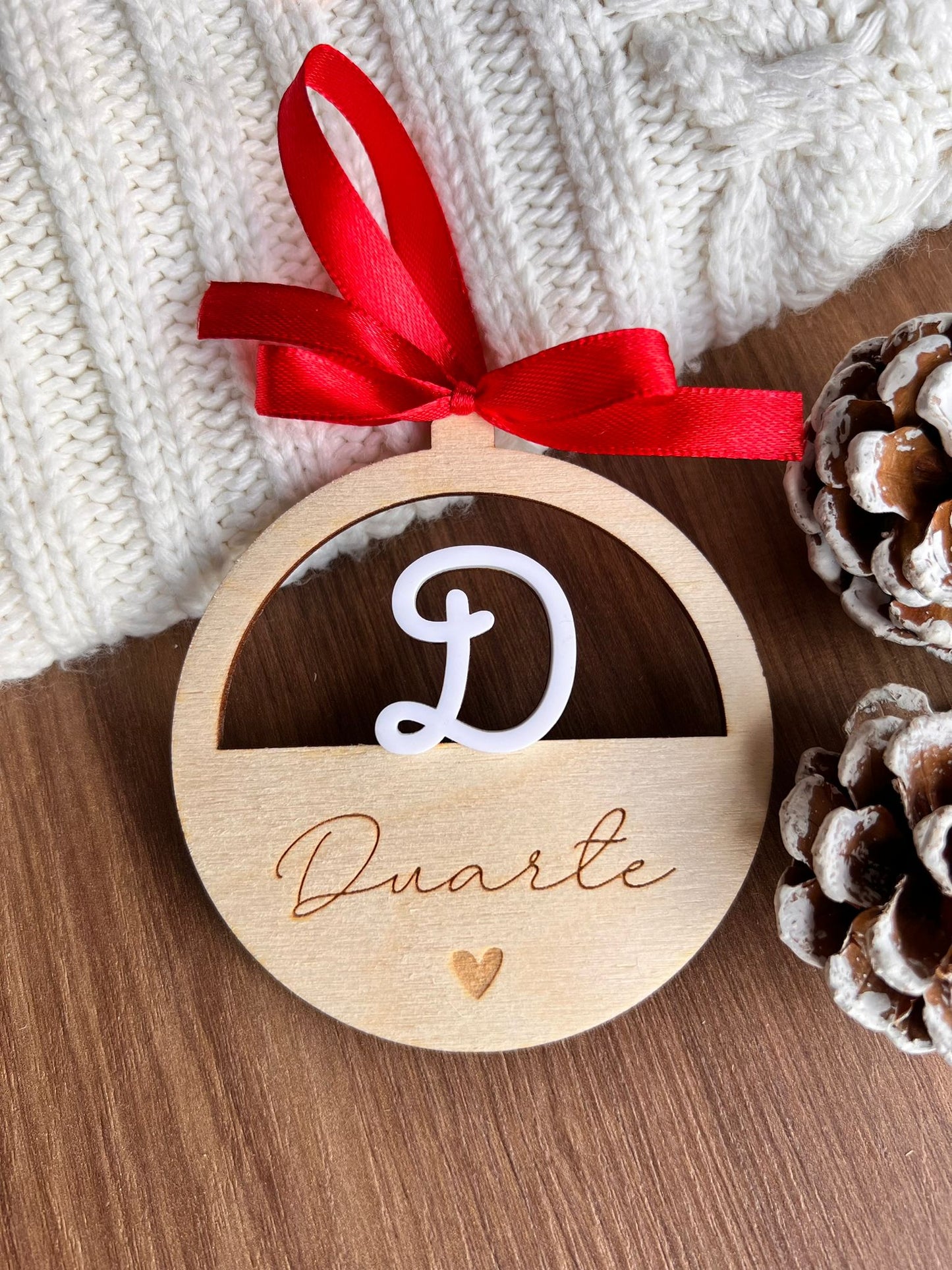 Ornamento de Natal com inicial e nome