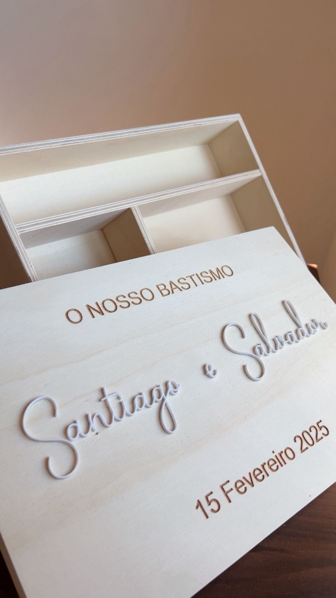 Presente de batizado personalizado caixa em madeira para guardar memórias do bebé