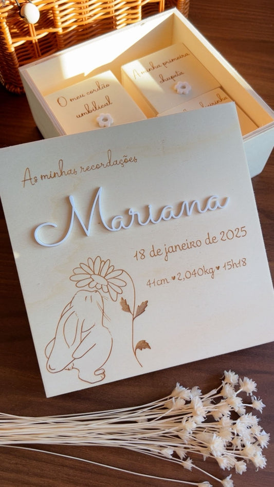 Presente nascimento bebé caixa personalizada em madeira com nome e dados de nascimento