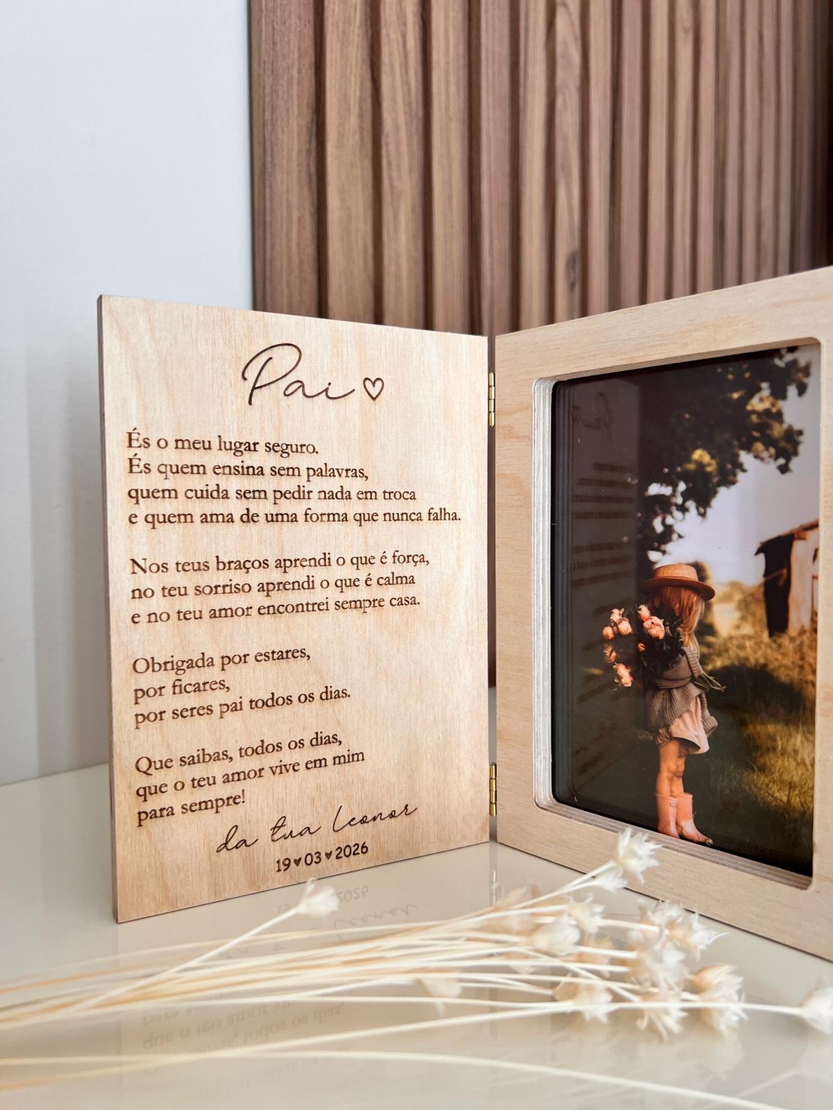 Moldura livro personalizada para o Dia do Pai em madeira de bétula aberta com mensagem gravada e foto 10x15