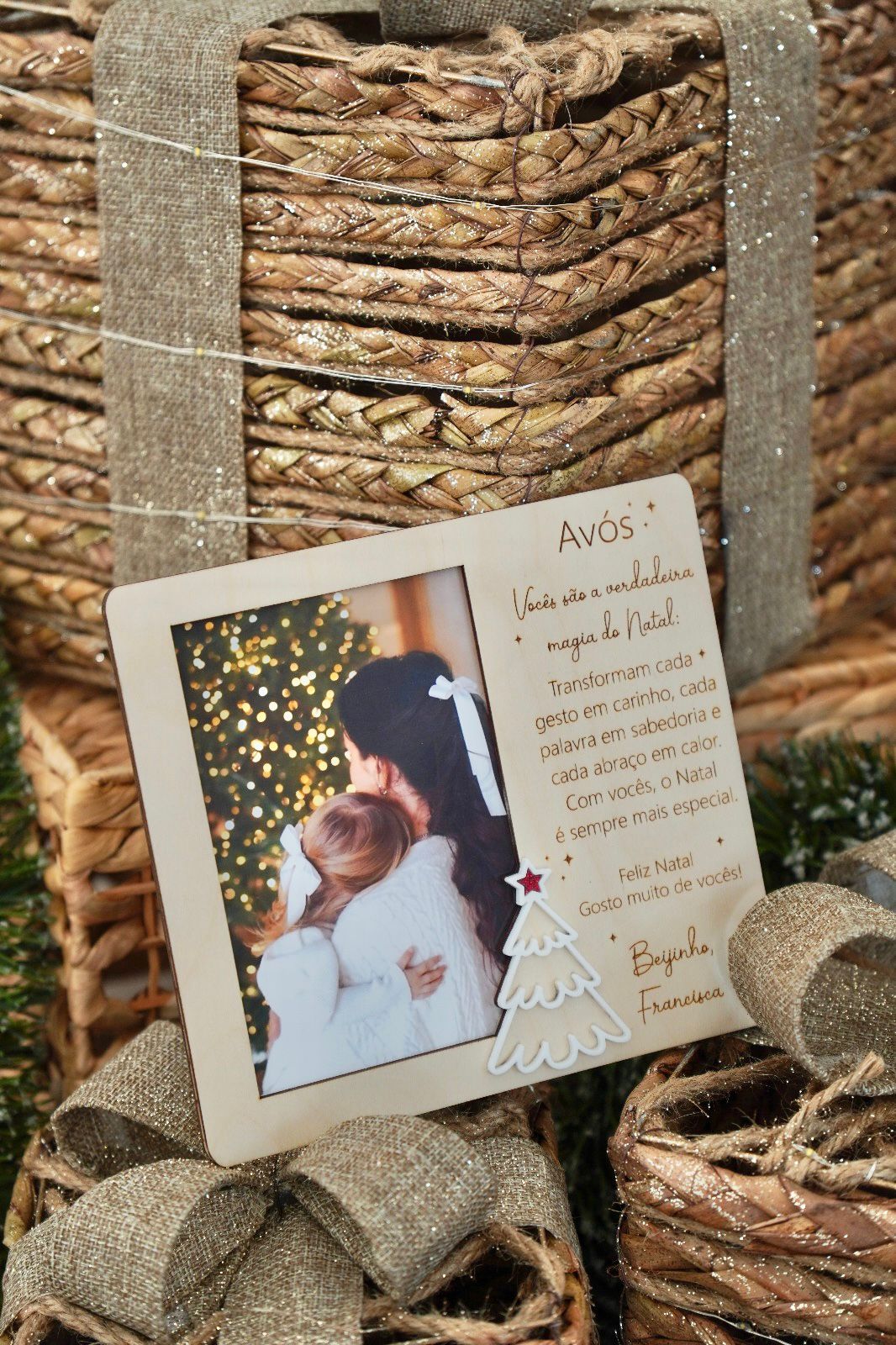 Moldura postal de Natal personalizada em madeira de bétula, com foto e mensagem para avós. Presente de Natal artesanal e emotivo