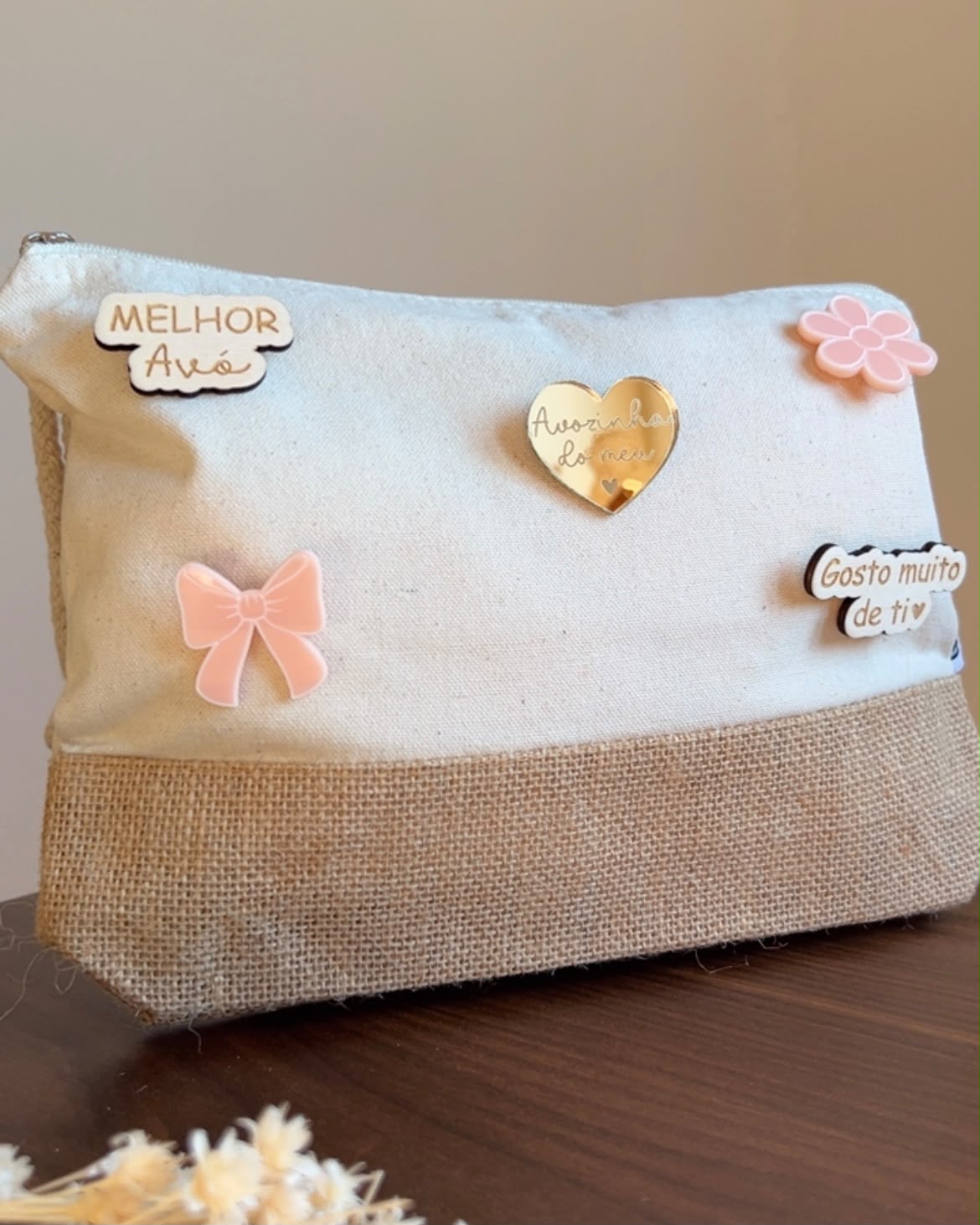 Necessaire personalizada com pins para presente de avó ou mãe