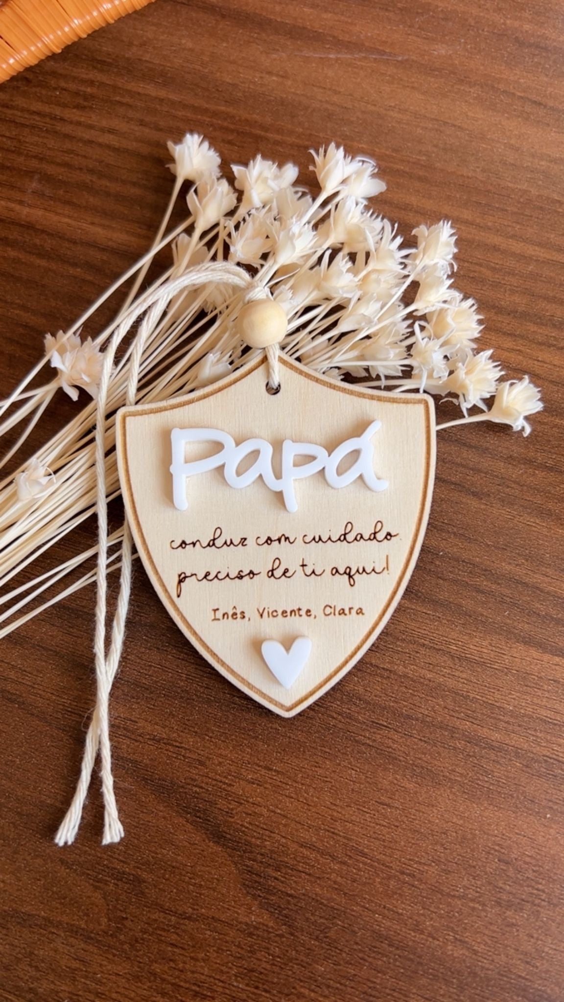 Presente Dia do Pai pendente para retrovisor com frase Papá conduz com cuidado preciso de ti aqui