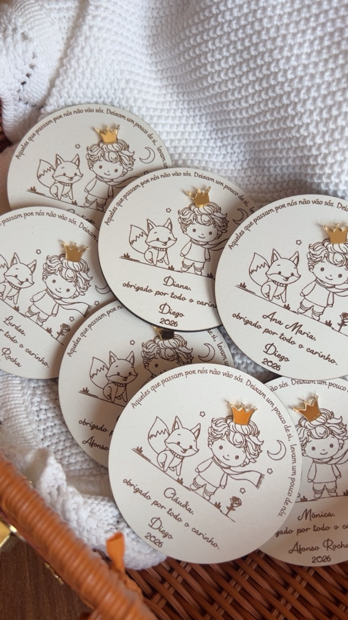 Lembrança personalizada para educadora em MDF com íman incluído, inspirada no Principezinho e gravada a laser.